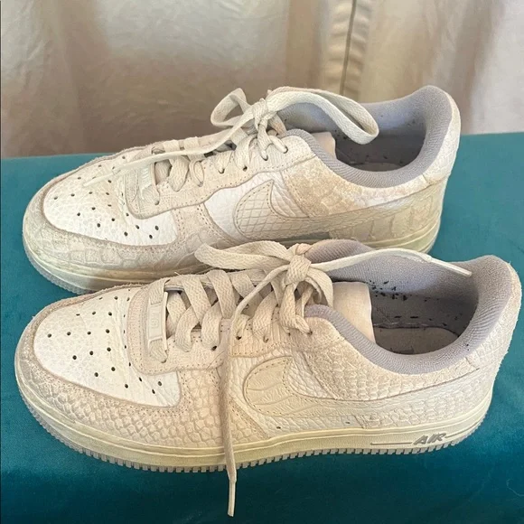 Nike Air Force 1 low python  Dx-2678_ 100  whiteTextured Sneakers sz 5.5 - Picture 2 of 12